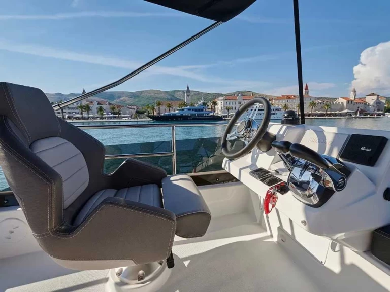 Motorboot mit oder ohne Skipper Jeanneau mieten in Trogir