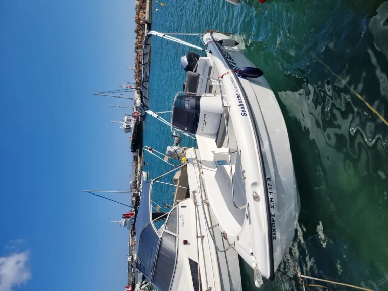 Motorboot mit oder ohne Skipper Poseidon mieten in Agía Pelagía
