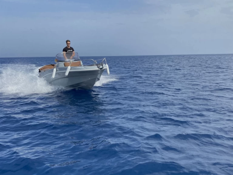 Vermietung Motorboot Pacific Craft mit Führerschein