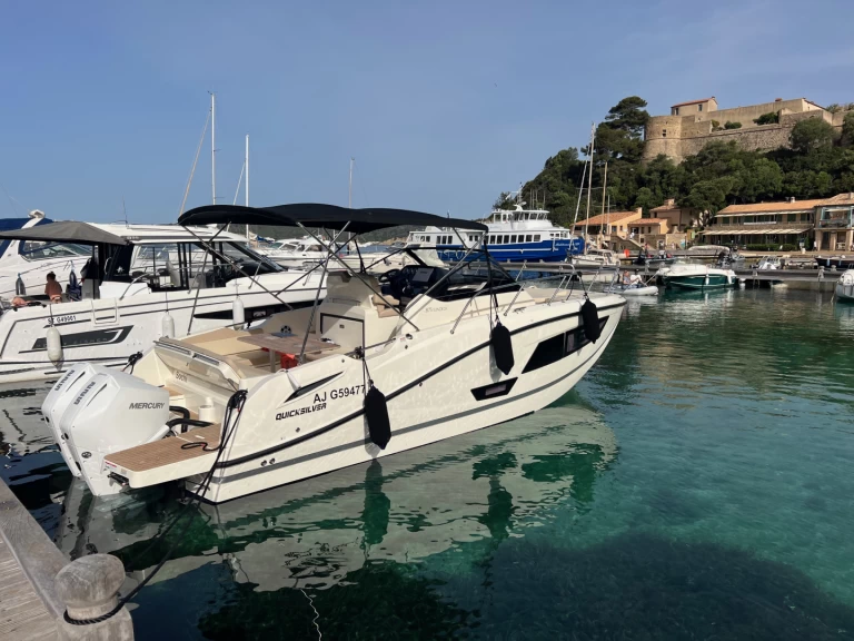 Ein Quicksilver Activ 875 Sundeck mieten in Cannes