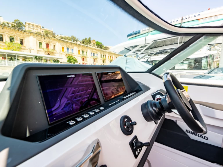 Motorboot mit oder ohne Skipper Axopar mieten in St. Julian's