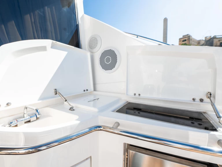 Sunseeker Predator 52 mieten St. Julian's