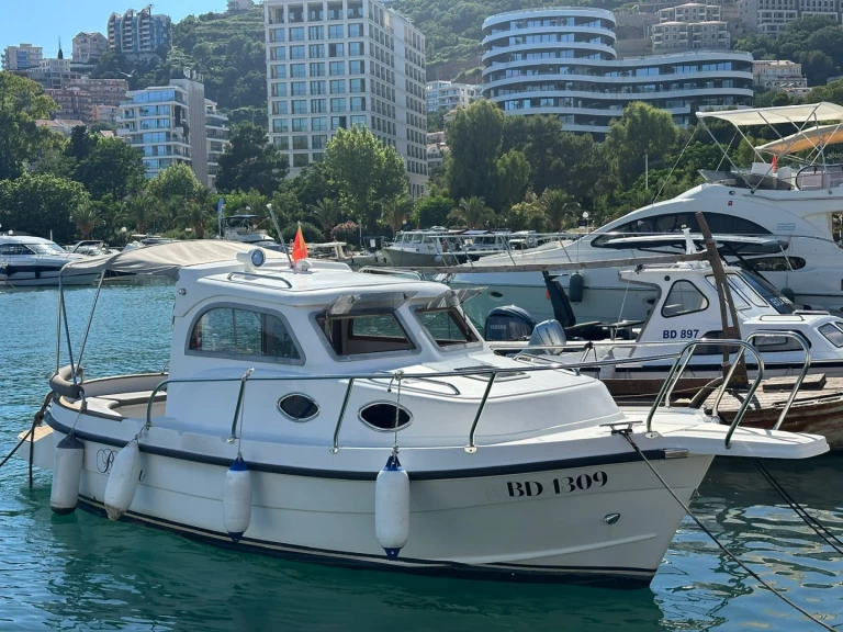 Motorboot mit oder ohne Skipper Betina mieten in Budva