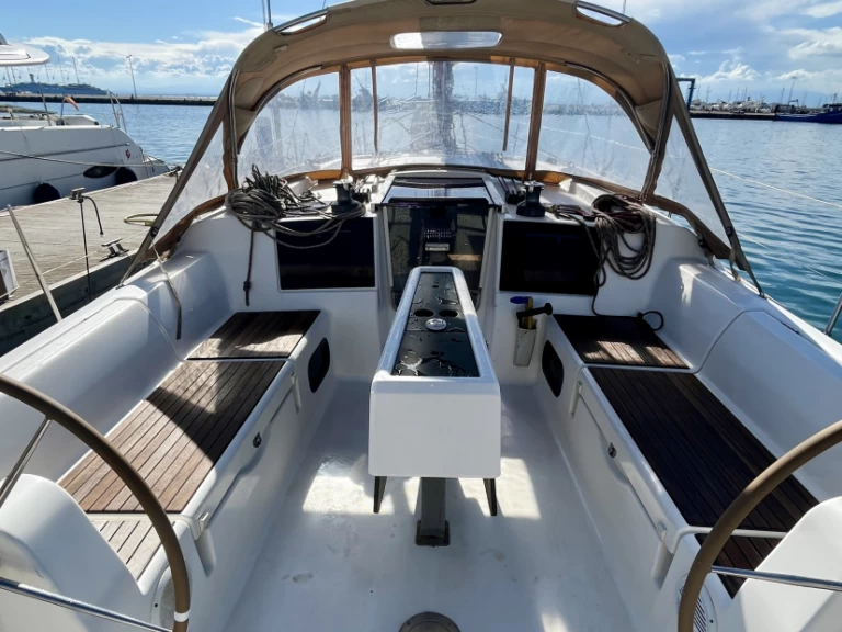 Ein Dufour Dufour 382 Grand Large mieten in Roses