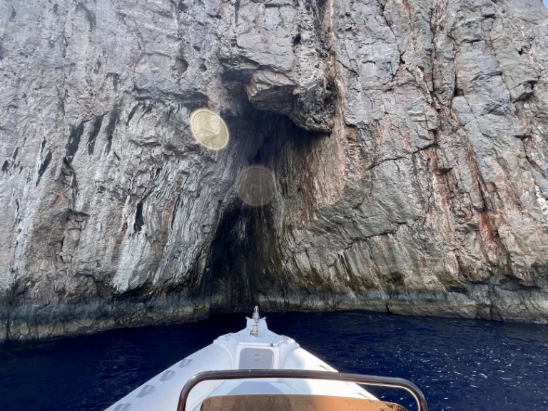 Ein HNC 690 690 mieten in Iraklio