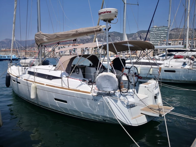 Ein Jeanneau Sun Odyssey 439 mieten in Toulon