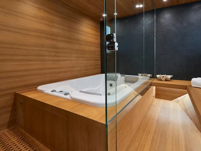 Yacht mit oder ohne Skipper Astondoa mieten in Tivat