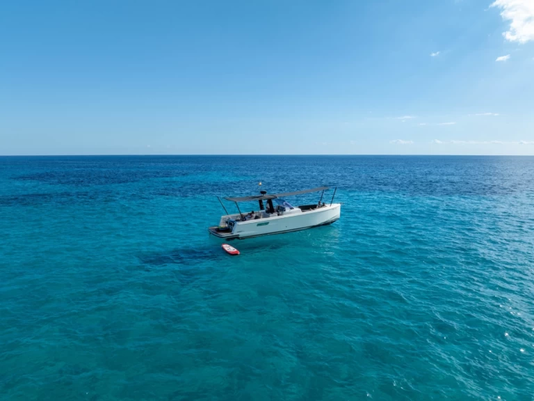 Ein Fjord Fjord 36 Open mieten in Mahon Port