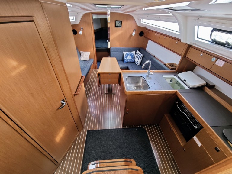 YachtCharter in Sukošan - Bavaria Cruiser 37 auf SamBoat