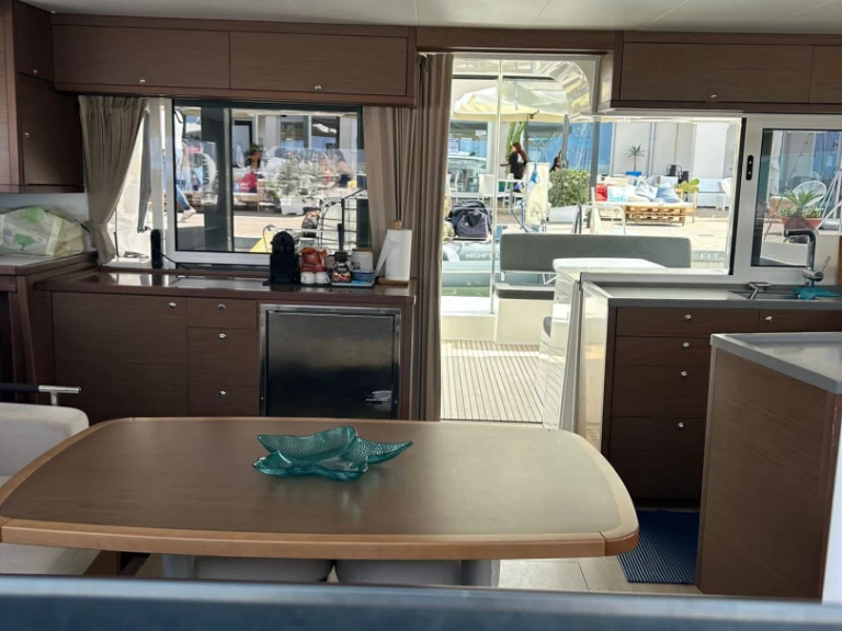 Katamaran mieten in Nettuno zum besten Preis