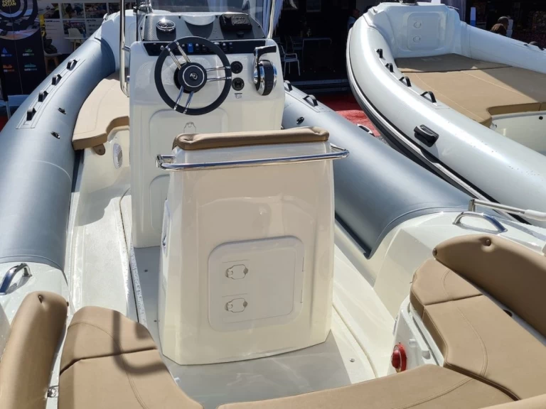 YachtCharter in Mandelieu-la-Napoule - Nuova Jolly Prince 22 auf SamBoat