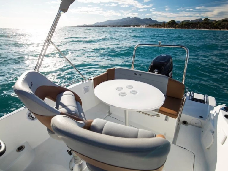 YachtCharter in Mandelieu-la-Napoule - Bénéteau Flyer 6 SPACEdeck auf SamBoat