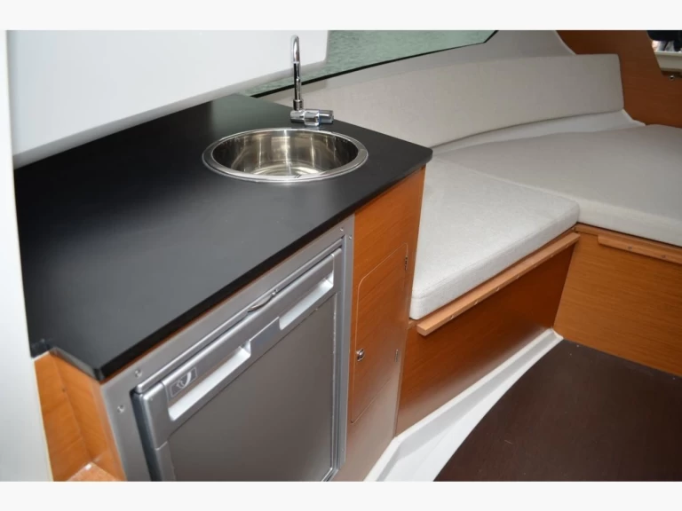 Motorboot mit oder ohne Skipper Jeanneau mieten in Tribunj