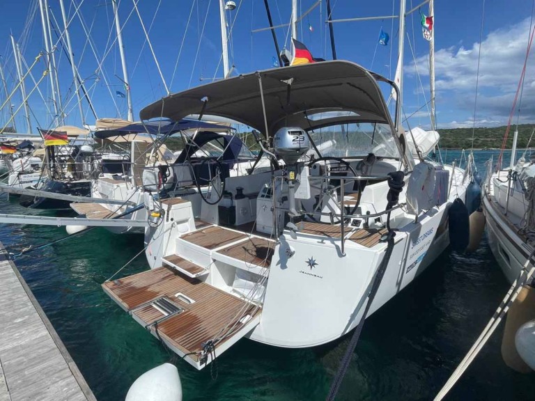 Segelboot mit oder ohne Skipper Jeanneau mieten in Golfo Aranci