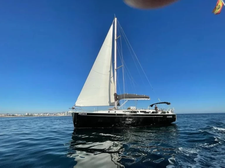 Ein Jeanneau Sun Odyssey 43 mieten in Barcelona
