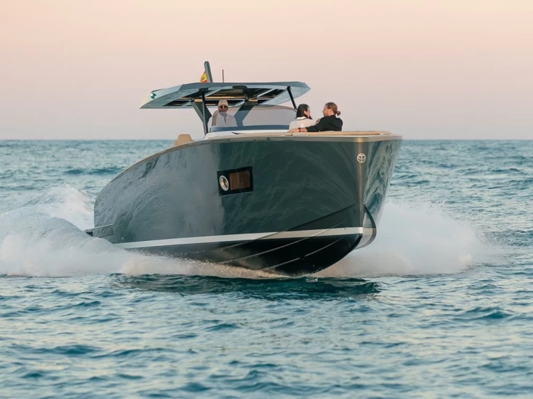 Ein Tesoro T40 mieten in Mahón