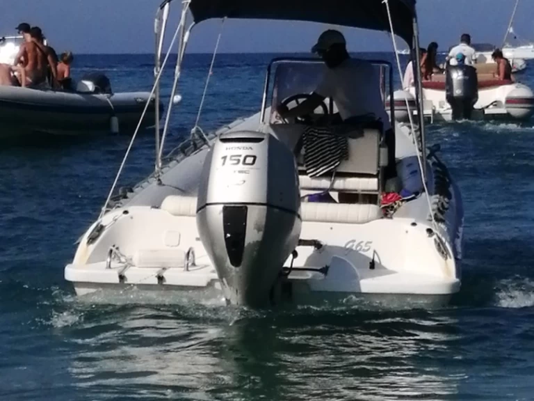 Ein Gommonautica G65 mieten in Cala Gonone