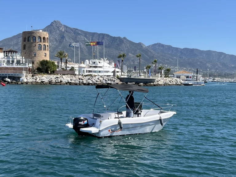 Motorboot mit oder ohne Skipper voraz mieten in Puerto Deportivo de Lujo en Marbella