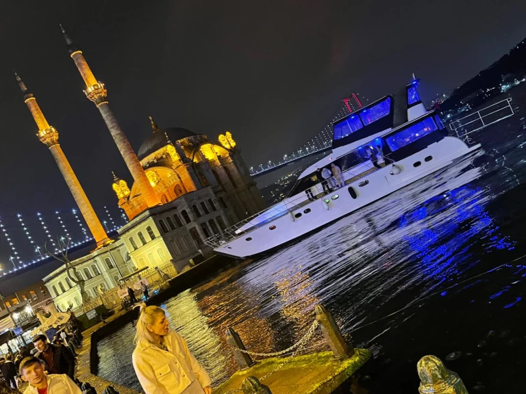 Ein costome made costome made mieten in Eminönü