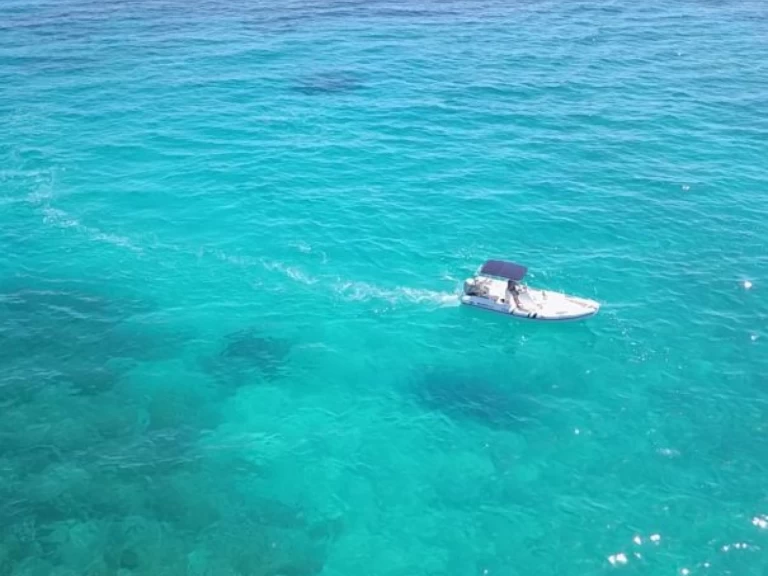 Schlauchboot mit oder ohne Skipper Maestral mieten in Hvar