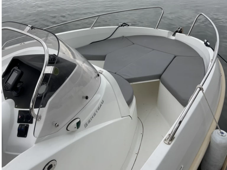 Motorboot mit oder ohne Skipper Bénéteau mieten in Palavas-les-Flots