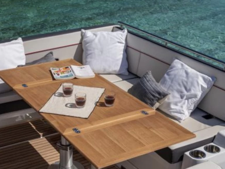 Motorboot mieten in La Trinité-sur-Mer zum besten Preis