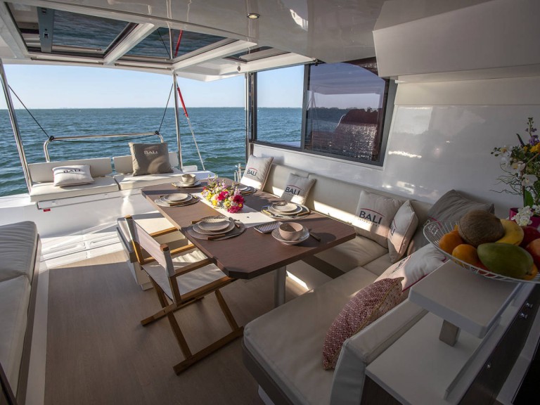 Bali Catamarans Bali Catspace Voile mieten Komolac
