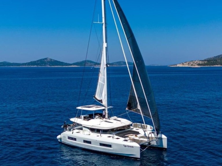 Katamaran mieten in Šibenik zum besten Preis