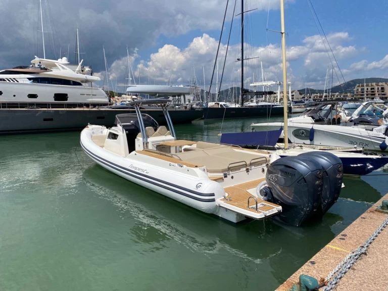 Ein Capelli Tempest 40 mieten in Cogolin