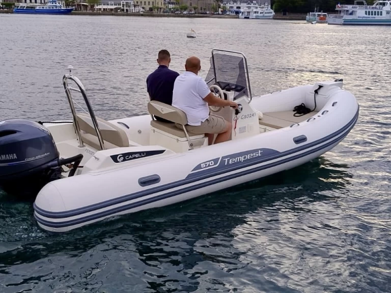 Vermietung Schlauchboot Capelli mit Führerschein