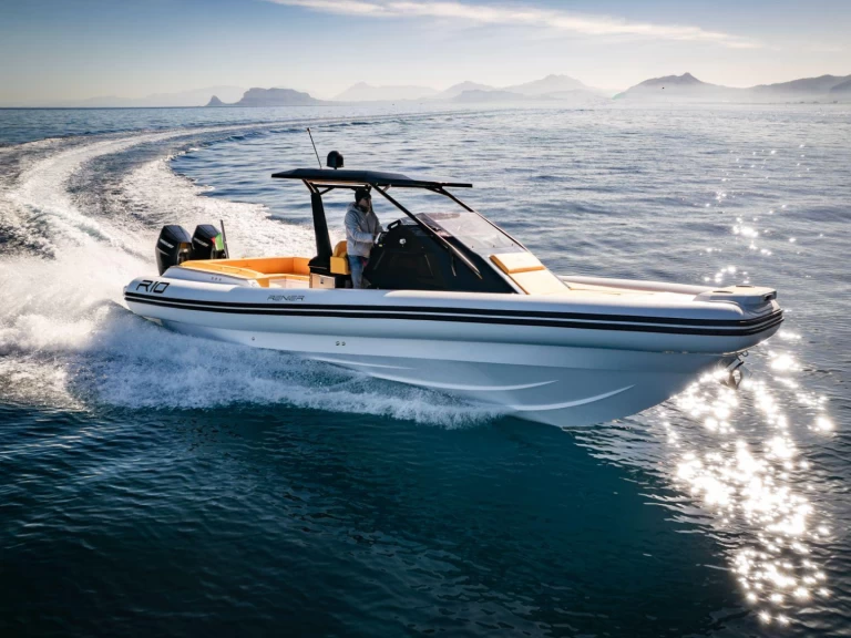 Ein Renier R10 mieten in Mahón