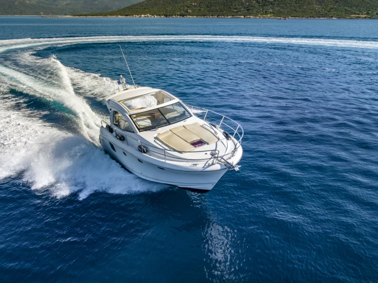 YachtCharter in Porto Pollo - Jeanneau Prestige 38 S auf SamBoat