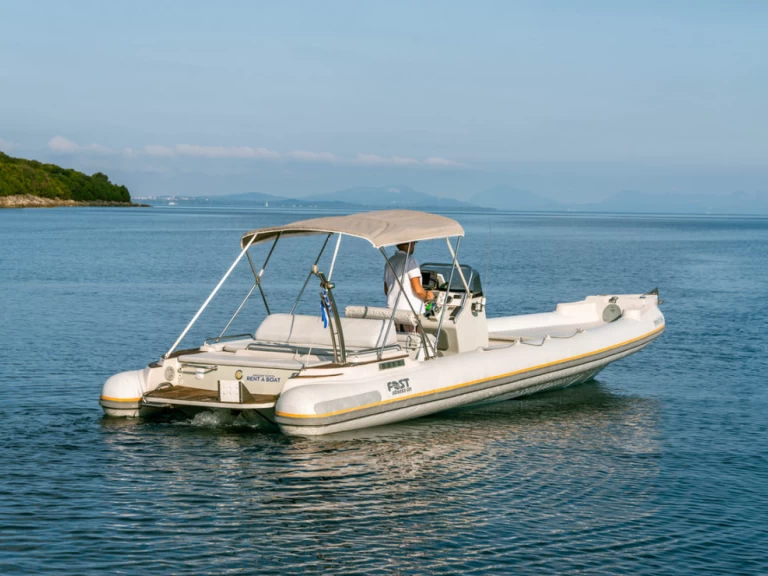 Schlauchboot mieten in Sývota zum besten Preis