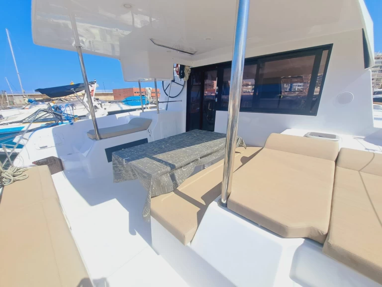 Katamaran mieten in Port de Sitges Aiguadolç zum besten Preis