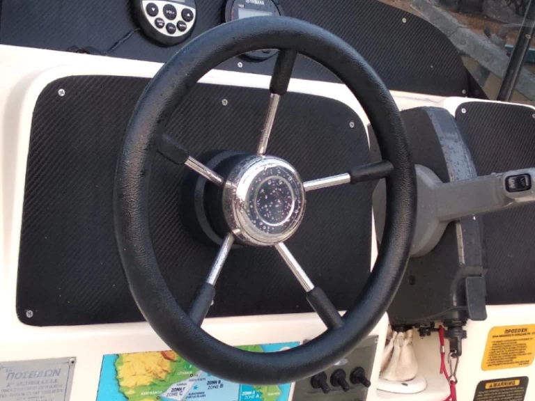 Motorboot mieten in Kerí zum besten Preis