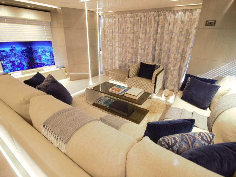 Vermietung Yacht Custom mit Führerschein