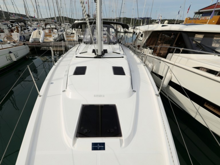 YachtCharter in Pirovac - Bavaria Bavaria C38 auf SamBoat