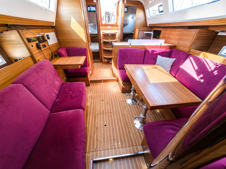 Ein Elan Impression 40.1 mieten in Punat