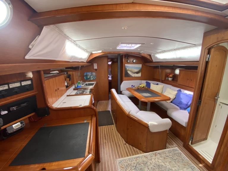 Ein Jeanneau Sun Odyssey 42.2 mieten in Gouviá