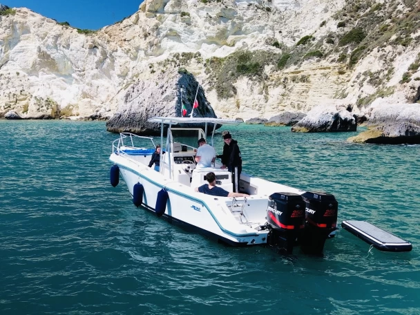 Ein Mako 282 mieten in Cagliari Port