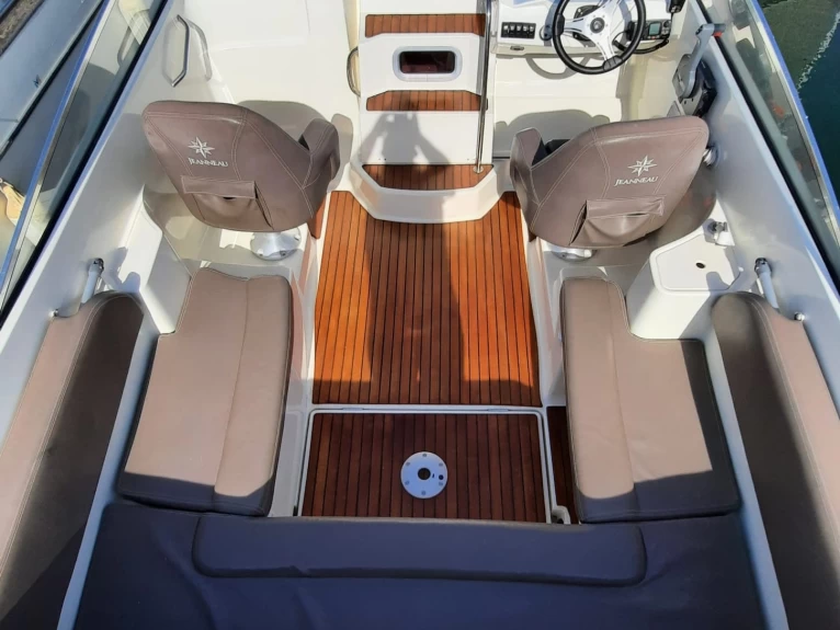 YachtCharter in Toulon - Jeanneau Cap Camarat 6.5 CC Serie 2 auf SamBoat