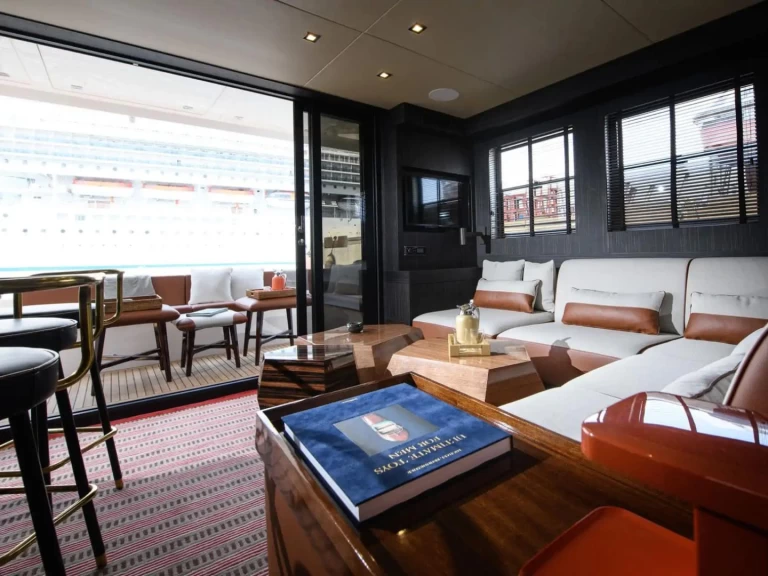 Ein HOUSE OF HÜTTER GOLDFINGER mieten in Ibiza Town