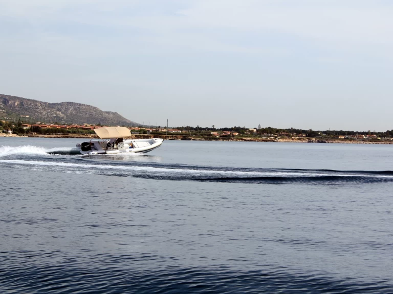 Ein Motonautica-Vesuviana MV 740 TOURING mieten in Marzamemi