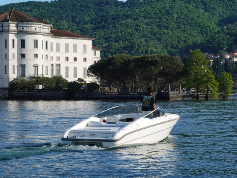 Motorboot mit oder ohne Skipper Cranchi mieten in Stresa