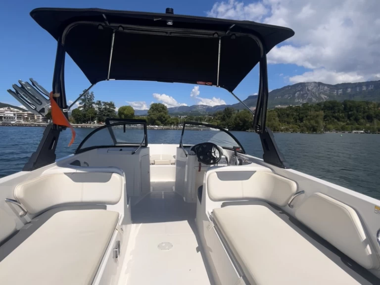 Ein Bayliner Element E7 mieten in Aix-les-Bains