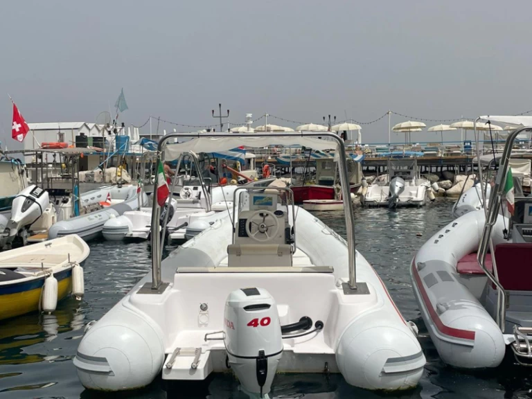 Schlauchboot mit oder ohne Skipper Selva mieten in Sorrent