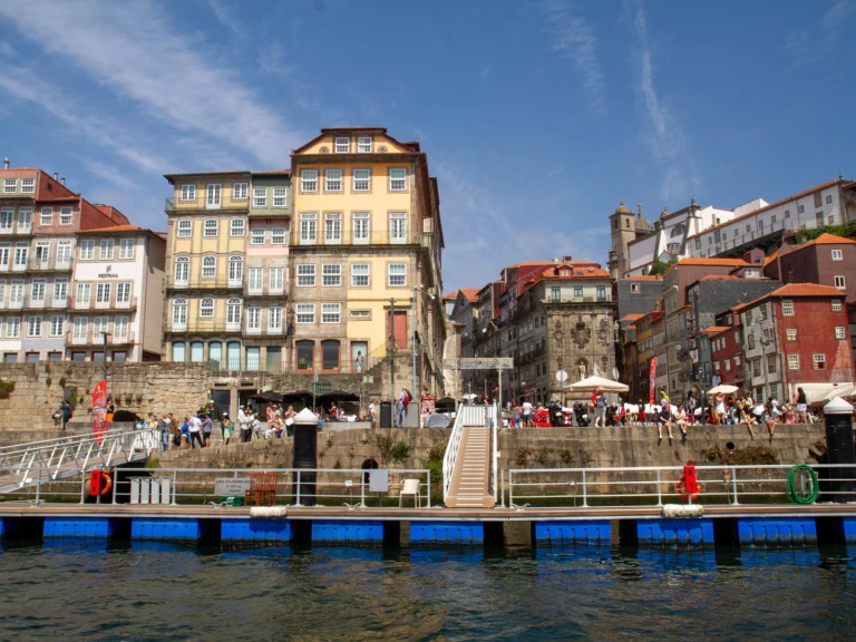 Private Boat Tour with Gaya		 4 meters mieten Porto