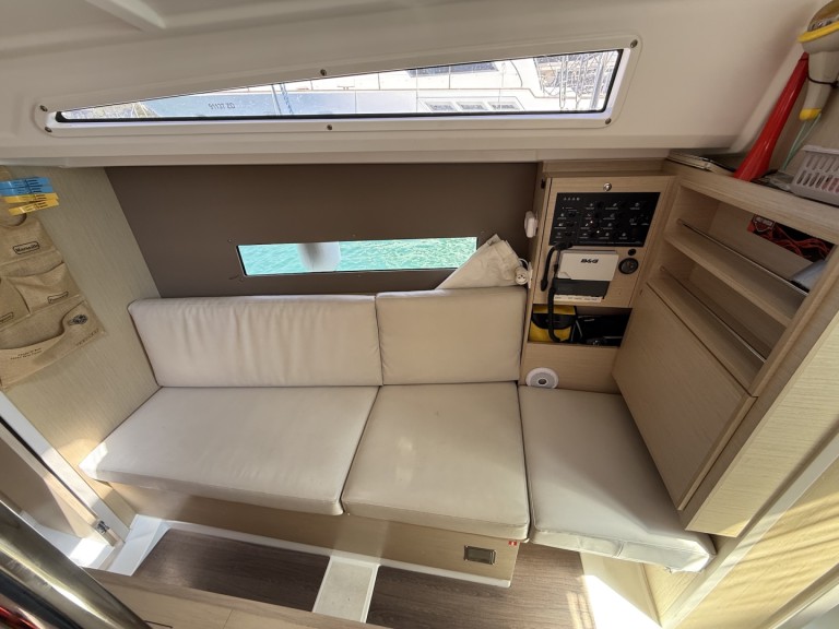 Bénéteau Oceanis 30.1 mieten Sukošan