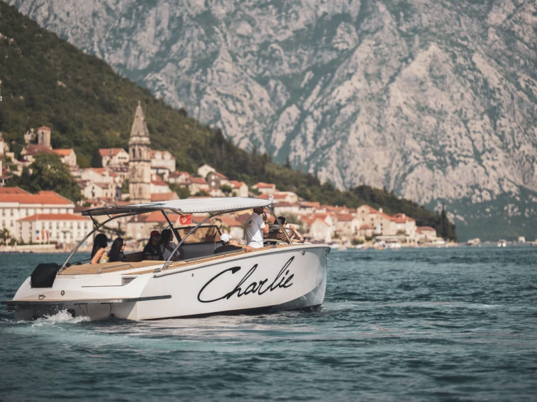 Custom Made Monte Marine Charlie mieten Kotor