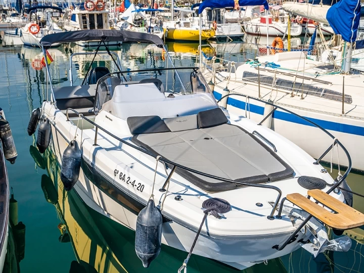 Motorboot mit oder ohne Skipper Bénéteau mieten in Mataró